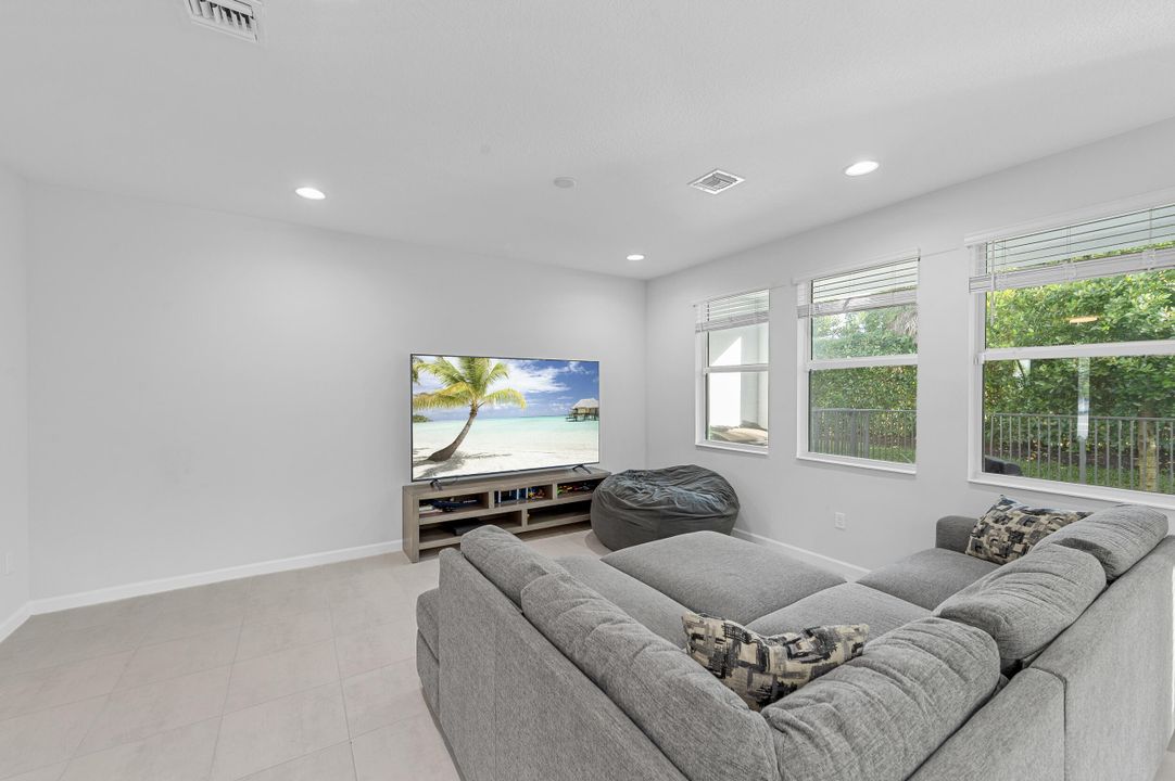 En Venta: $510,000 (3 camas, 2 baños, 2138 Pies cuadrados)