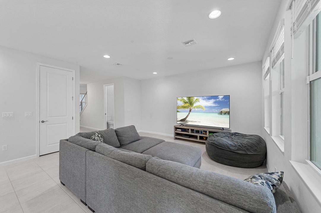 En Venta: $510,000 (3 camas, 2 baños, 2138 Pies cuadrados)