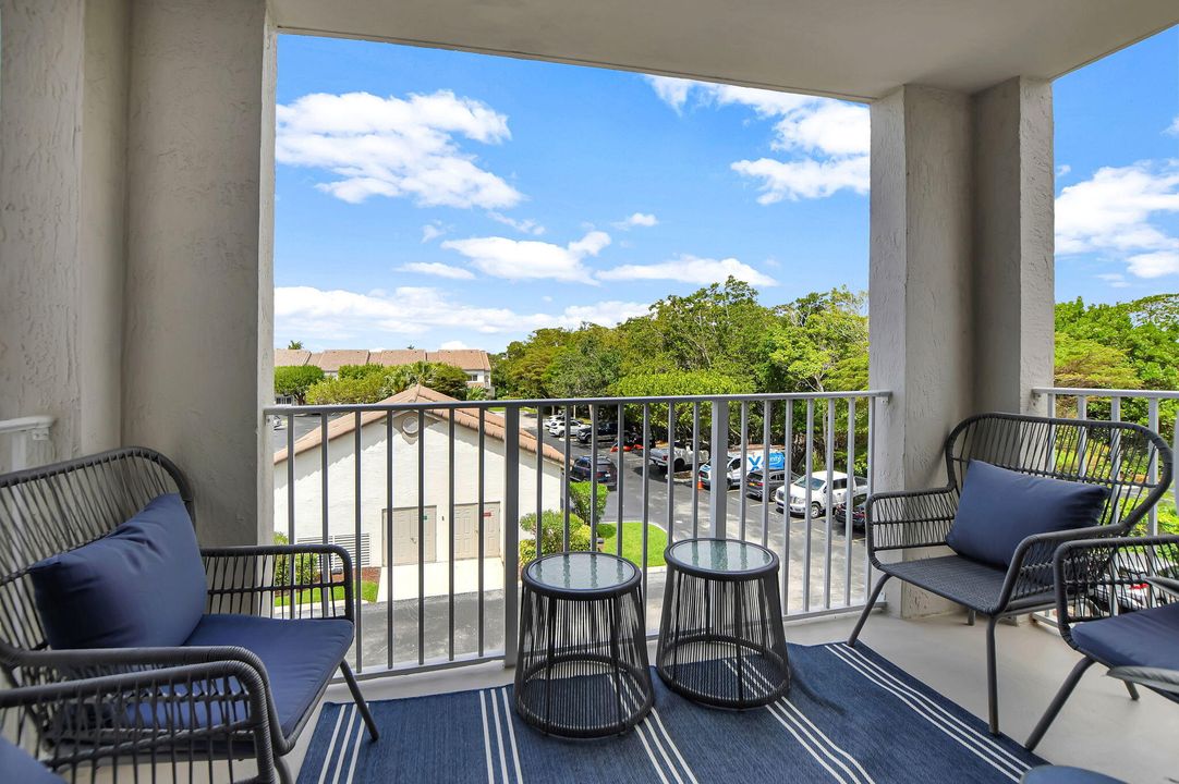 待售: $975,000 (2 贝兹, 2 浴室, 1230 平方英尺)