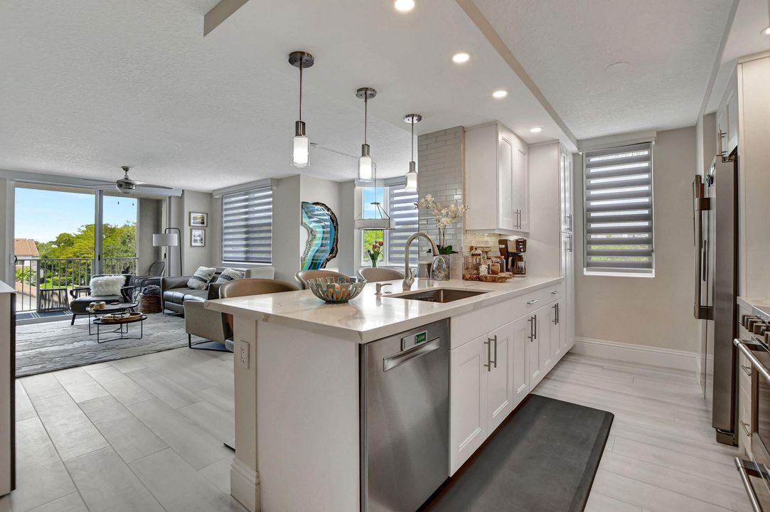 待售: $975,000 (2 贝兹, 2 浴室, 1230 平方英尺)