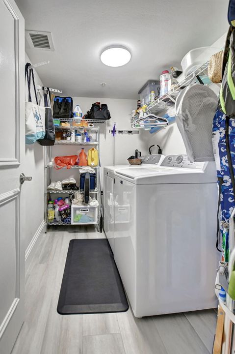 待售: $975,000 (2 贝兹, 2 浴室, 1230 平方英尺)