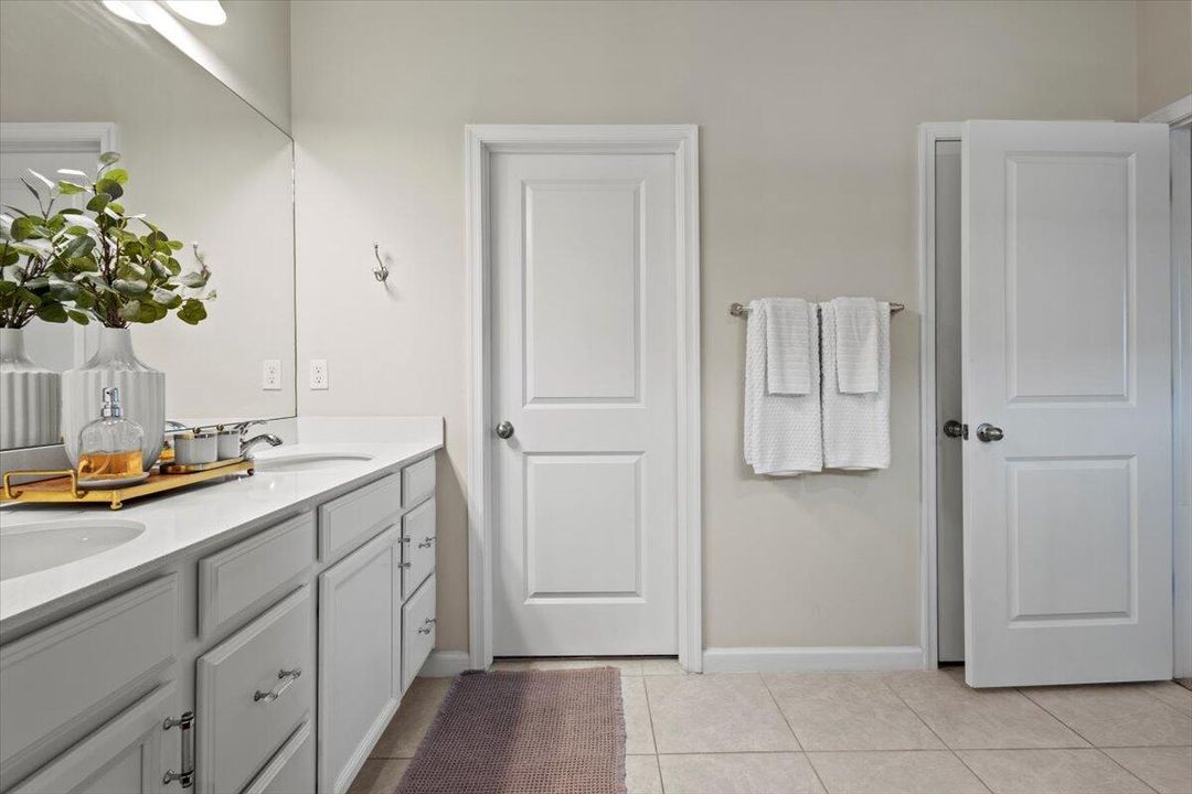 For Sale: $424,000 (4 beds, 2 baths, 1817 Square Feet)