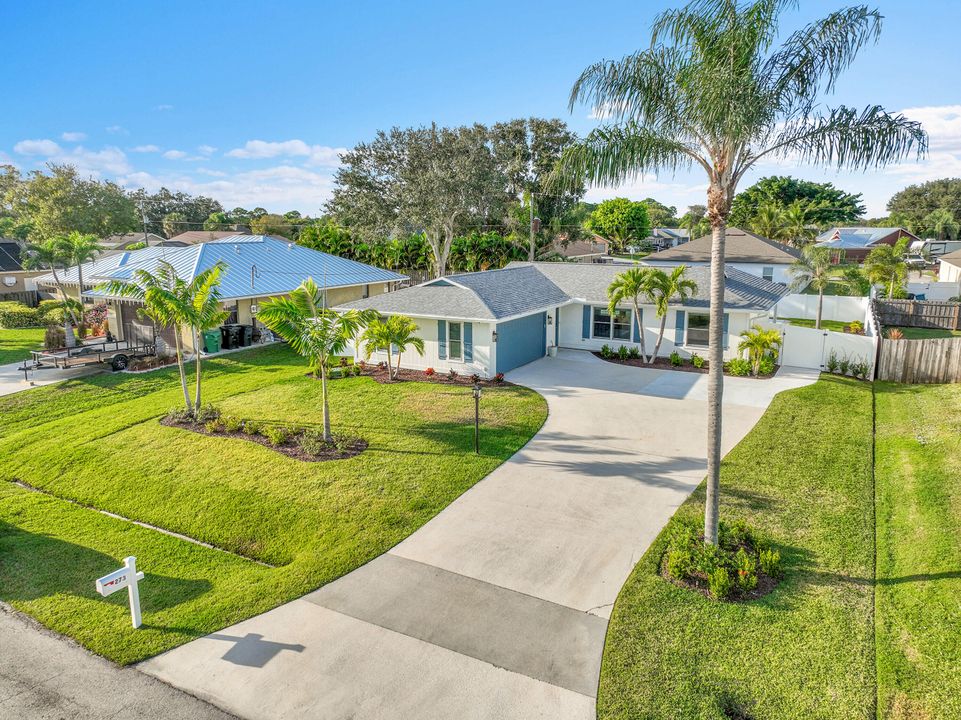 For Sale: $399,000 (3 beds, 2 baths, 1275 Square Feet)