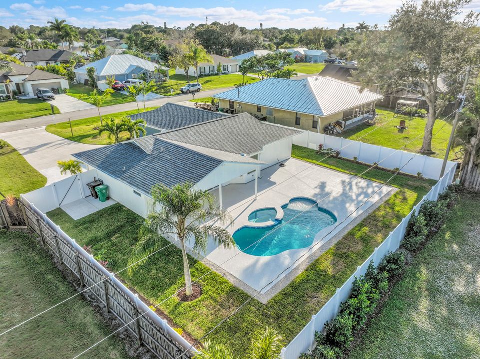 For Sale: $399,000 (3 beds, 2 baths, 1275 Square Feet)