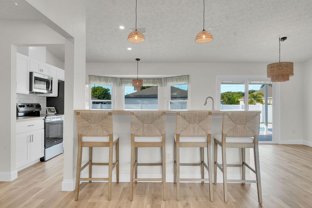 For Sale: $399,000 (3 beds, 2 baths, 1275 Square Feet)