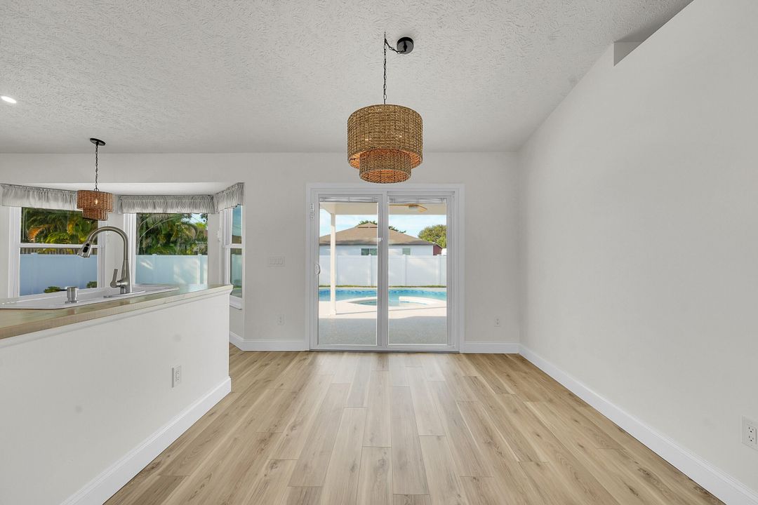 For Sale: $399,000 (3 beds, 2 baths, 1275 Square Feet)