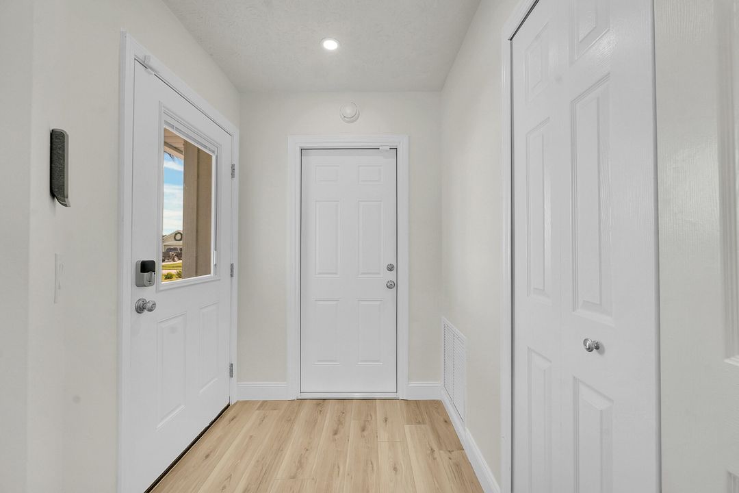 For Sale: $399,000 (3 beds, 2 baths, 1275 Square Feet)