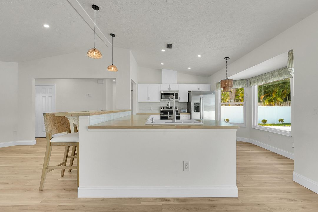 For Sale: $399,000 (3 beds, 2 baths, 1275 Square Feet)