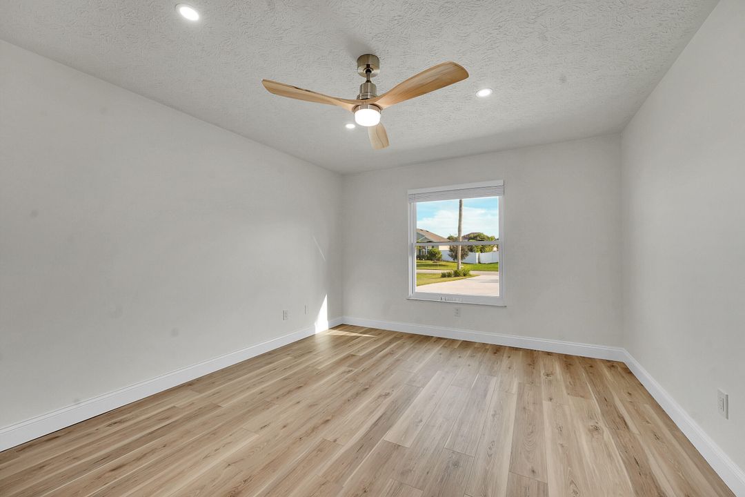 For Sale: $399,000 (3 beds, 2 baths, 1275 Square Feet)