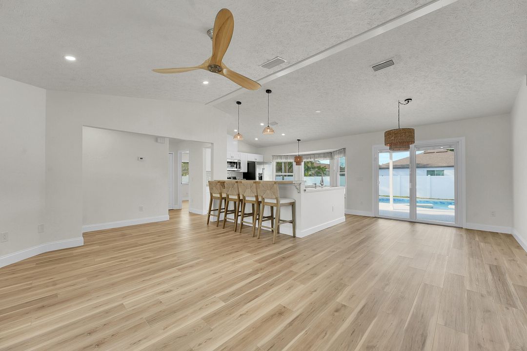 For Sale: $399,000 (3 beds, 2 baths, 1275 Square Feet)