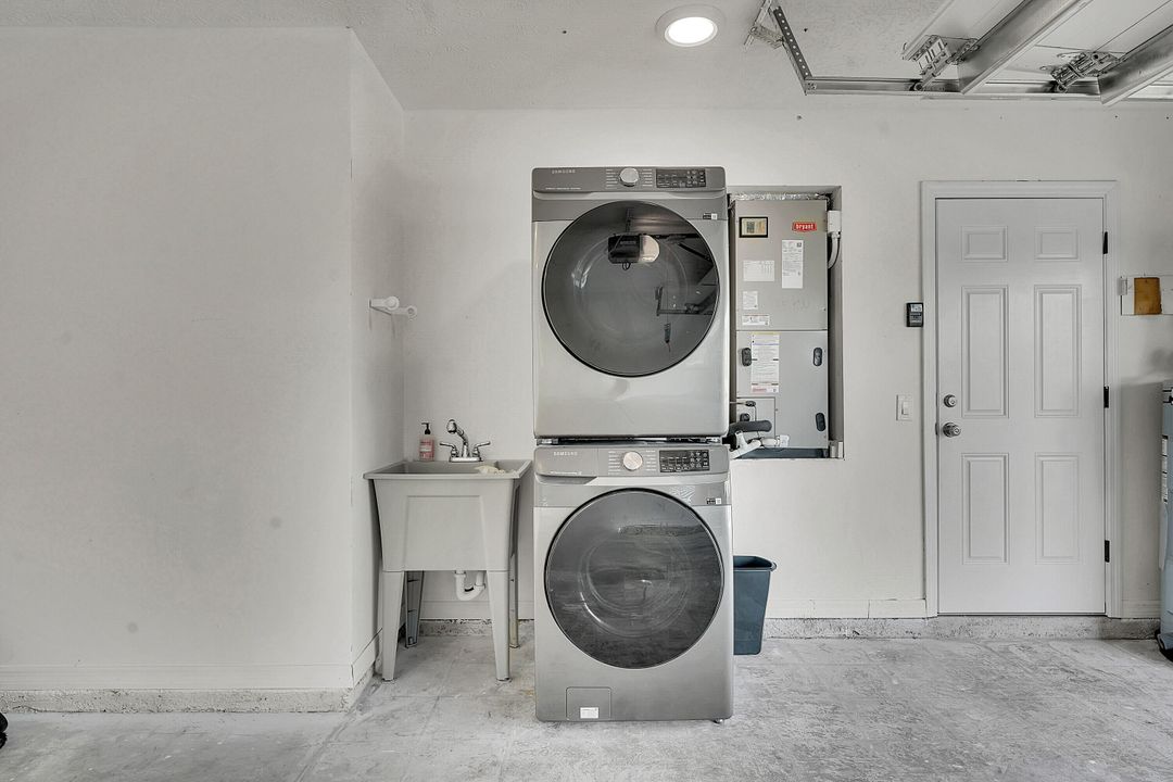 For Sale: $399,000 (3 beds, 2 baths, 1275 Square Feet)