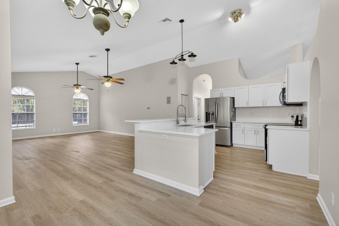 待售: $740,000 (3 贝兹, 2 浴室, 2045 平方英尺)