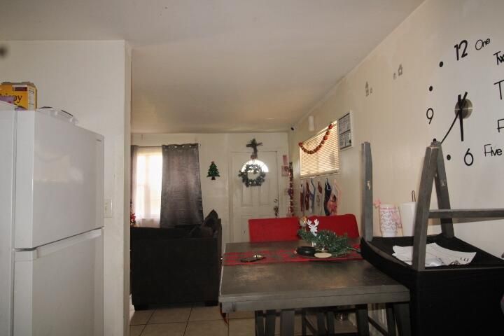 На продажу: $249,000 (3 спален, 1 ванн, 828 Квадратных фут)