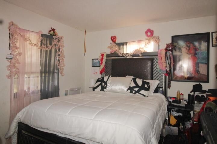 На продажу: $249,000 (3 спален, 1 ванн, 828 Квадратных фут)