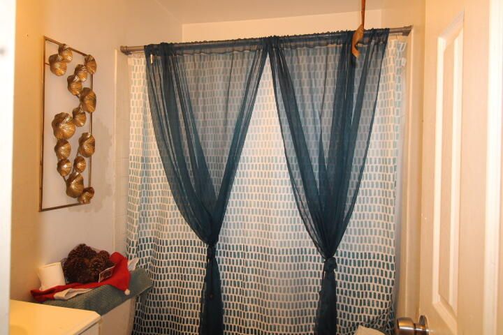 На продажу: $249,000 (3 спален, 1 ванн, 828 Квадратных фут)