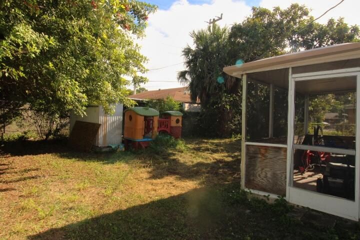 На продажу: $249,000 (3 спален, 1 ванн, 828 Квадратных фут)