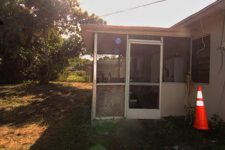 На продажу: $249,000 (3 спален, 1 ванн, 828 Квадратных фут)