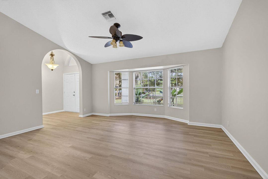 待售: $740,000 (3 贝兹, 2 浴室, 2045 平方英尺)