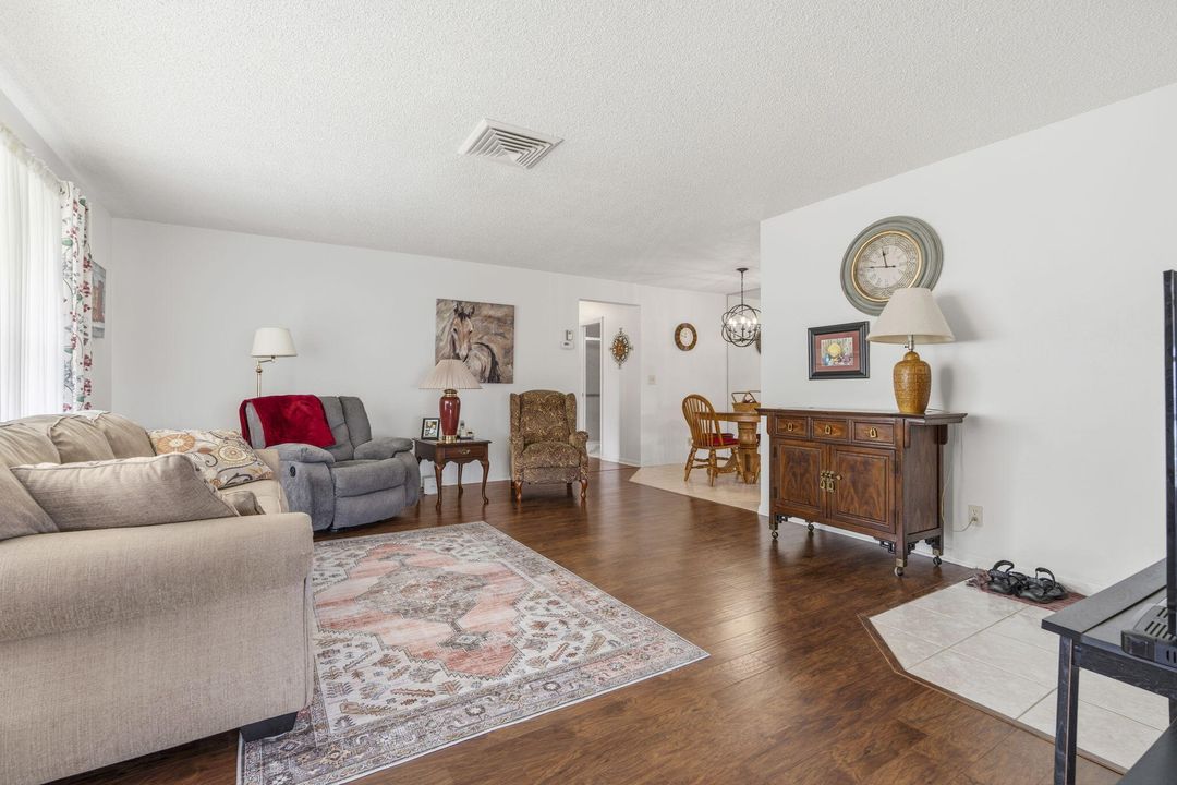 待售: $125,000 (2 贝兹, 2 浴室, 1104 平方英尺)