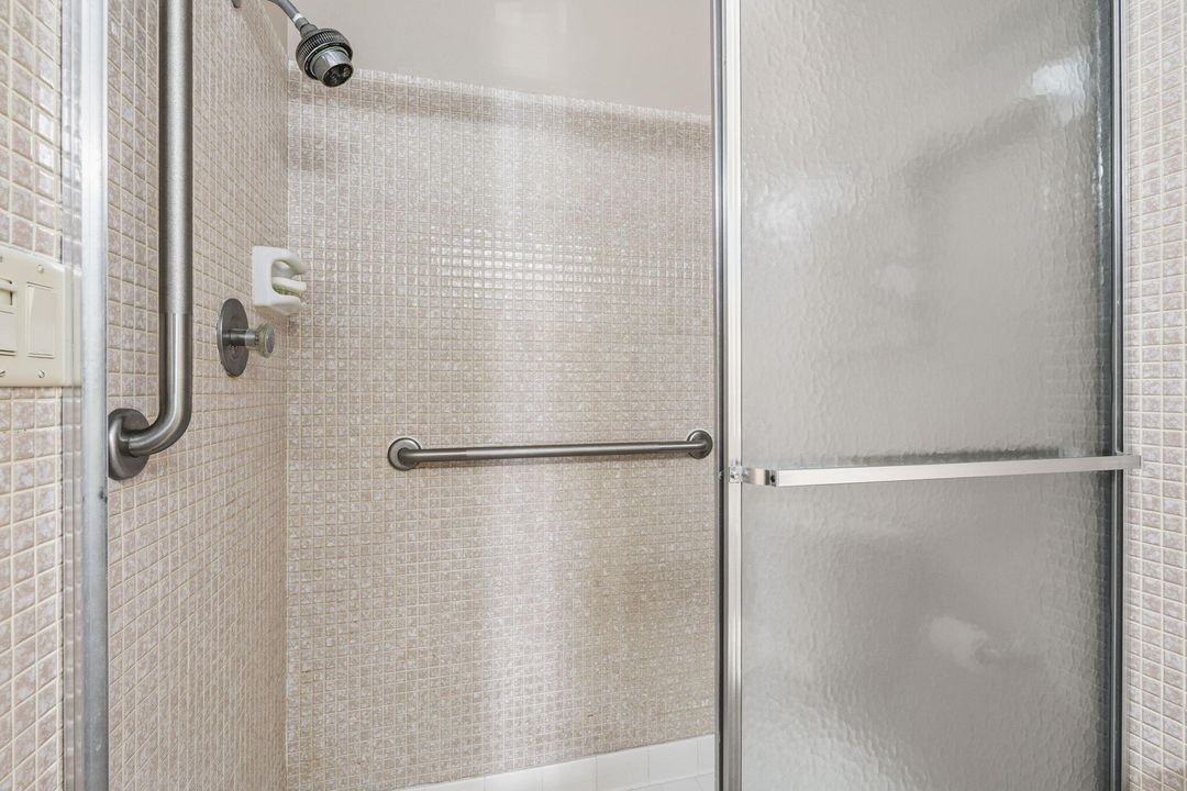 待售: $125,000 (2 贝兹, 2 浴室, 1104 平方英尺)