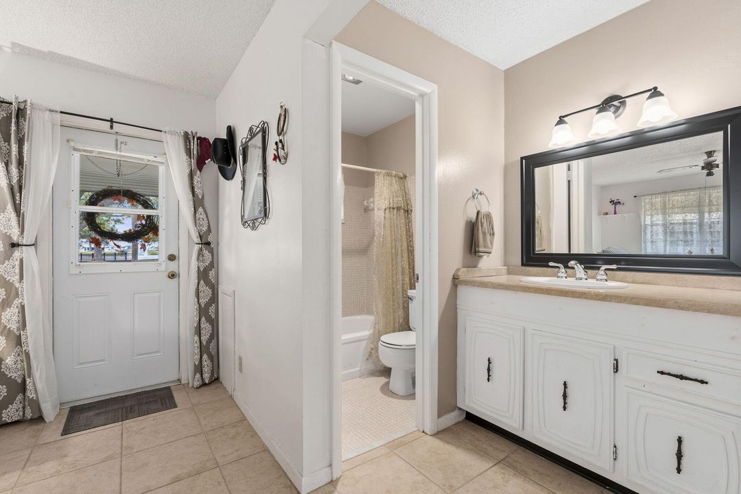 待售: $125,000 (2 贝兹, 2 浴室, 1104 平方英尺)