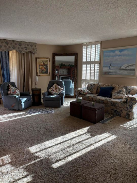 For Sale: $295,000 (2 beds, 2 baths, 1119 Square Feet)