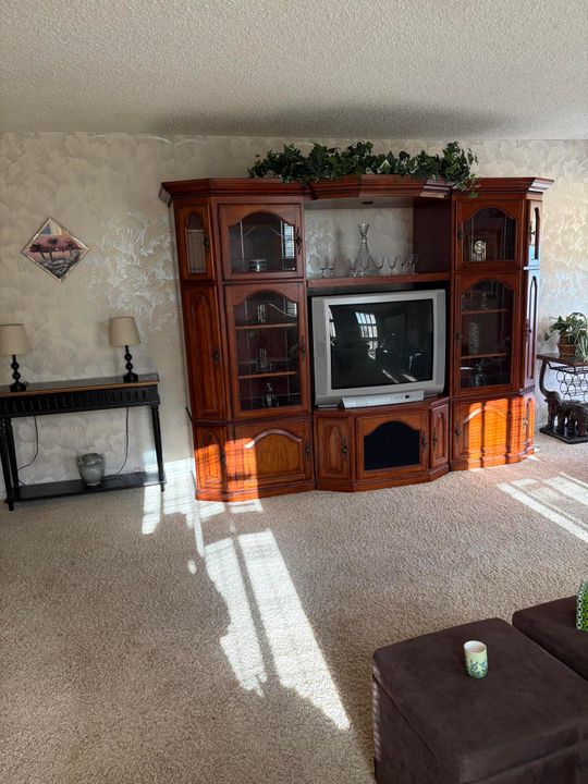 For Sale: $295,000 (2 beds, 2 baths, 1119 Square Feet)