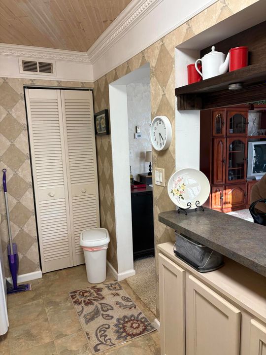 For Sale: $295,000 (2 beds, 2 baths, 1119 Square Feet)