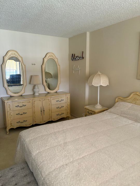 For Sale: $295,000 (2 beds, 2 baths, 1119 Square Feet)