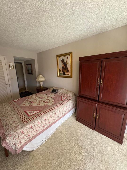 For Sale: $295,000 (2 beds, 2 baths, 1119 Square Feet)