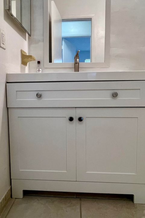 For Sale: $205,000 (2 beds, 2 baths, 969 Square Feet)