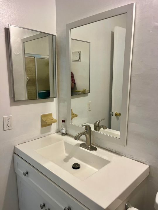 For Sale: $205,000 (2 beds, 2 baths, 969 Square Feet)