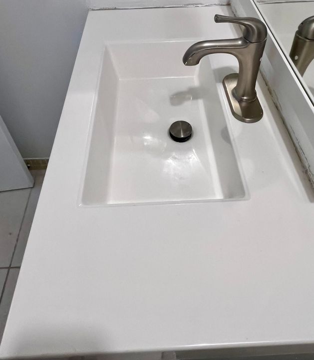 For Sale: $205,000 (2 beds, 2 baths, 969 Square Feet)