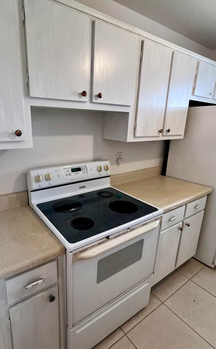 For Sale: $205,000 (2 beds, 2 baths, 969 Square Feet)