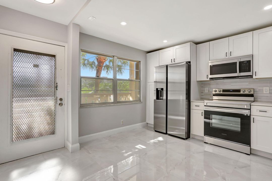 For Sale: $184,999 (2 beds, 2 baths, 1156 Square Feet)