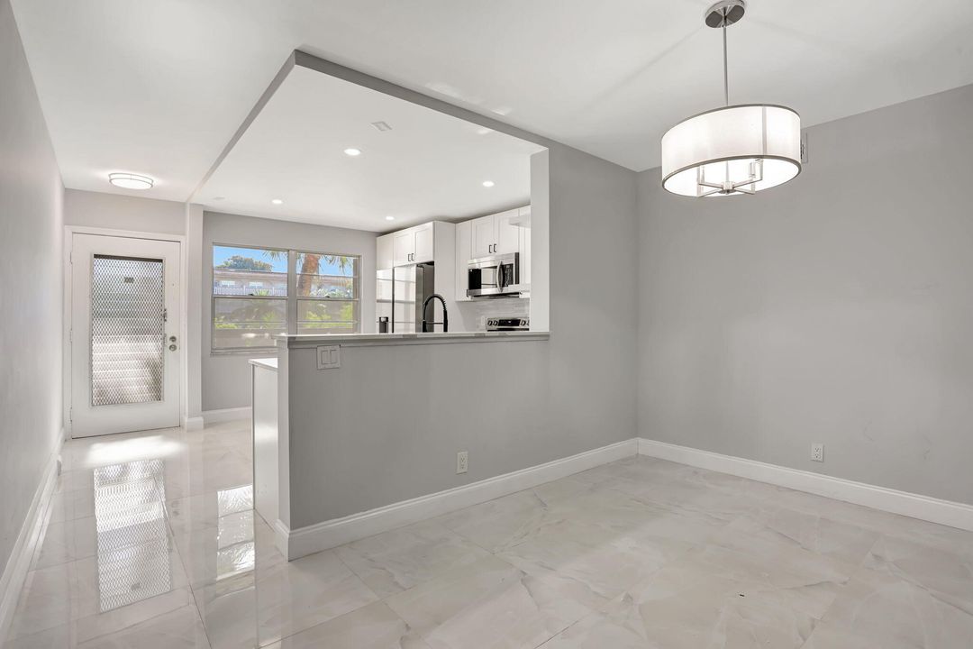 For Sale: $184,999 (2 beds, 2 baths, 1156 Square Feet)