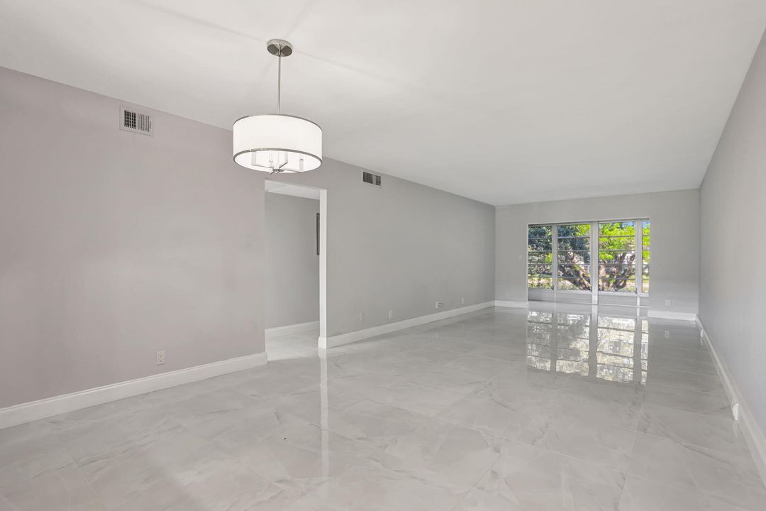 For Sale: $184,999 (2 beds, 2 baths, 1156 Square Feet)