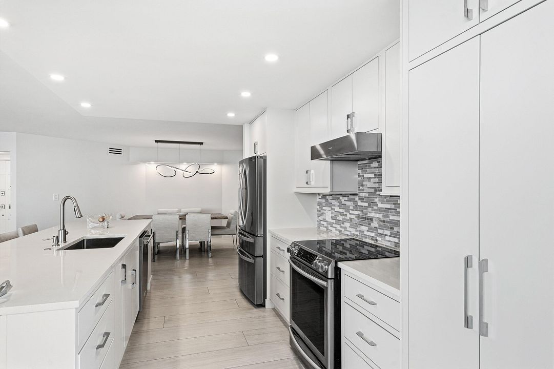 For Sale: $2,240,000 (2 beds, 2 baths, 1479 Square Feet)