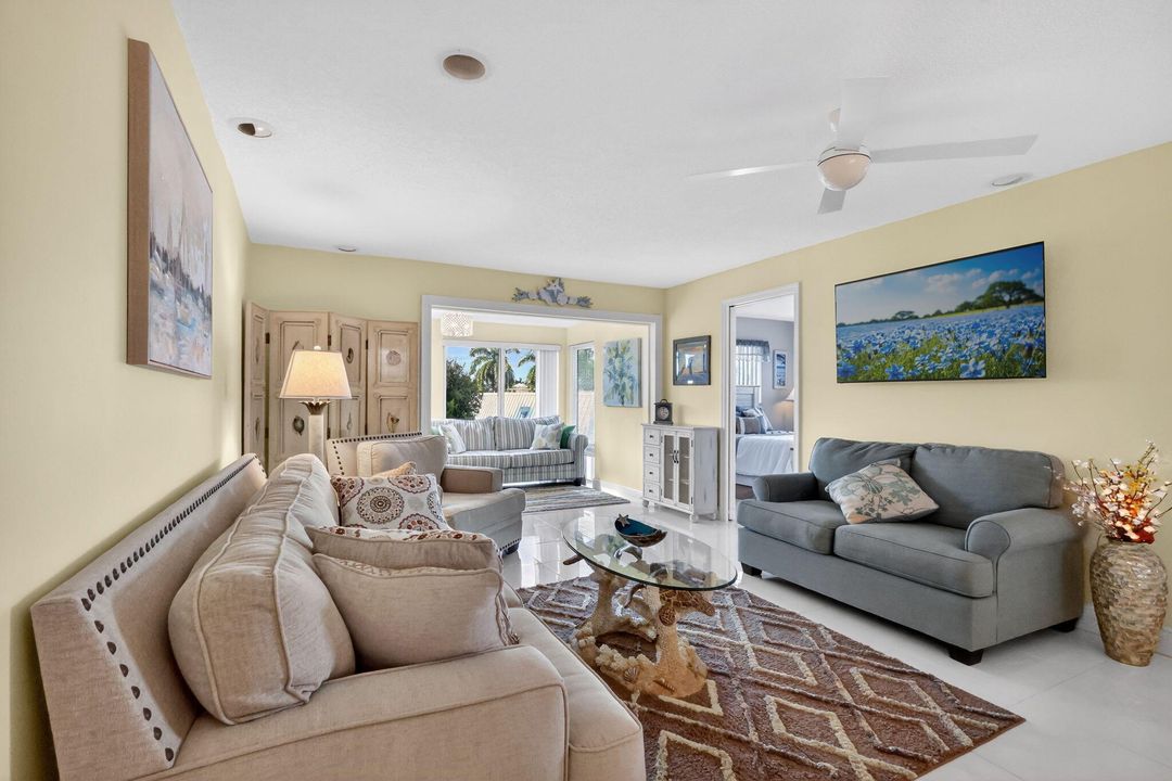 En Venta: $289,000 (2 camas, 2 baños, 1336 Pies cuadrados)