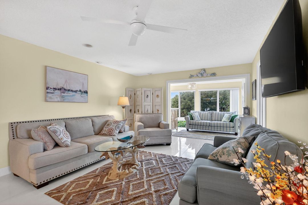 En Venta: $289,000 (2 camas, 2 baños, 1336 Pies cuadrados)