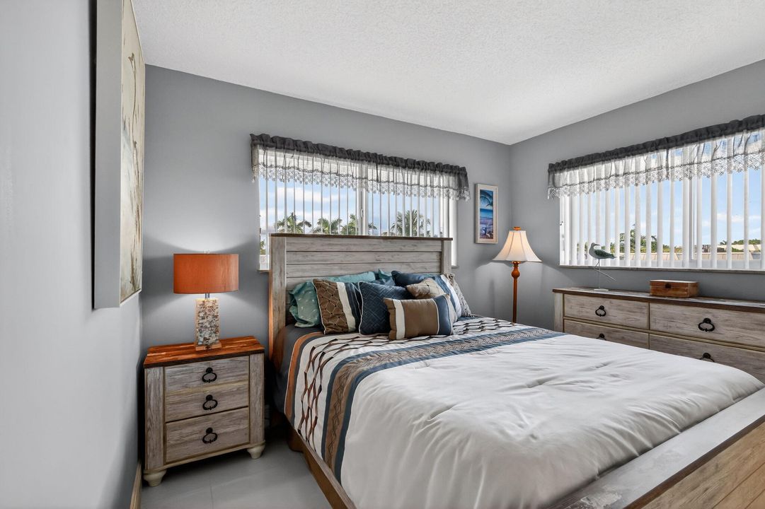 En Venta: $289,000 (2 camas, 2 baños, 1336 Pies cuadrados)