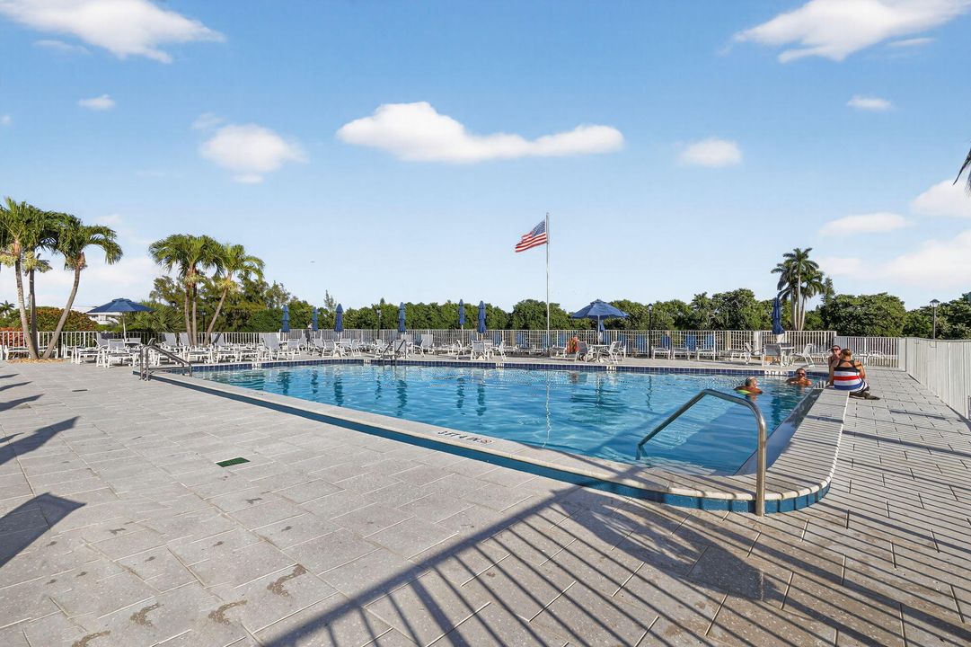 En Venta: $289,000 (2 camas, 2 baños, 1336 Pies cuadrados)