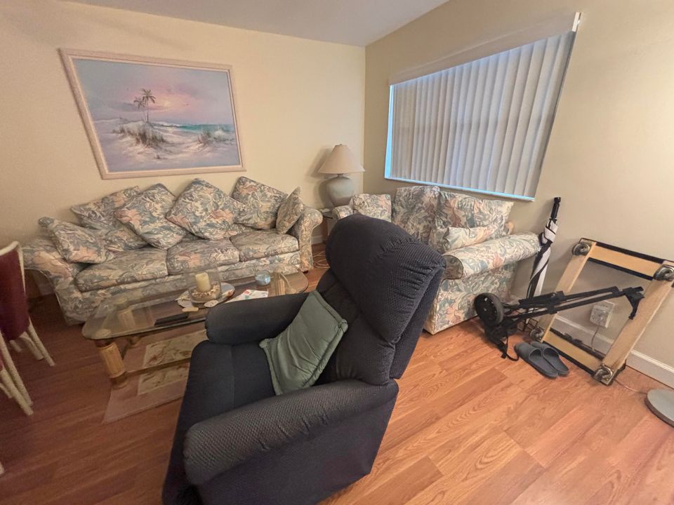 For Rent: $1,650 (2 beds, 2 baths, 883 Square Feet)