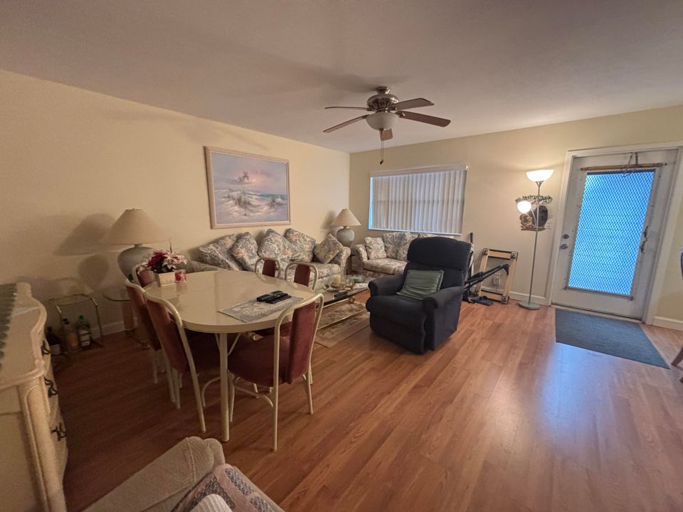 For Rent: $1,650 (2 beds, 2 baths, 883 Square Feet)