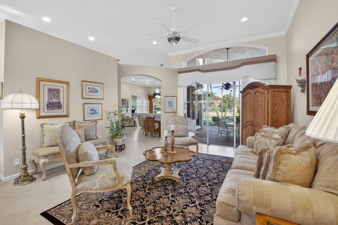 En Venta: $590,000 (3 camas, 2 baños, 2445 Pies cuadrados)