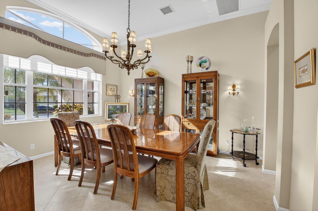 En Venta: $590,000 (3 camas, 2 baños, 2445 Pies cuadrados)