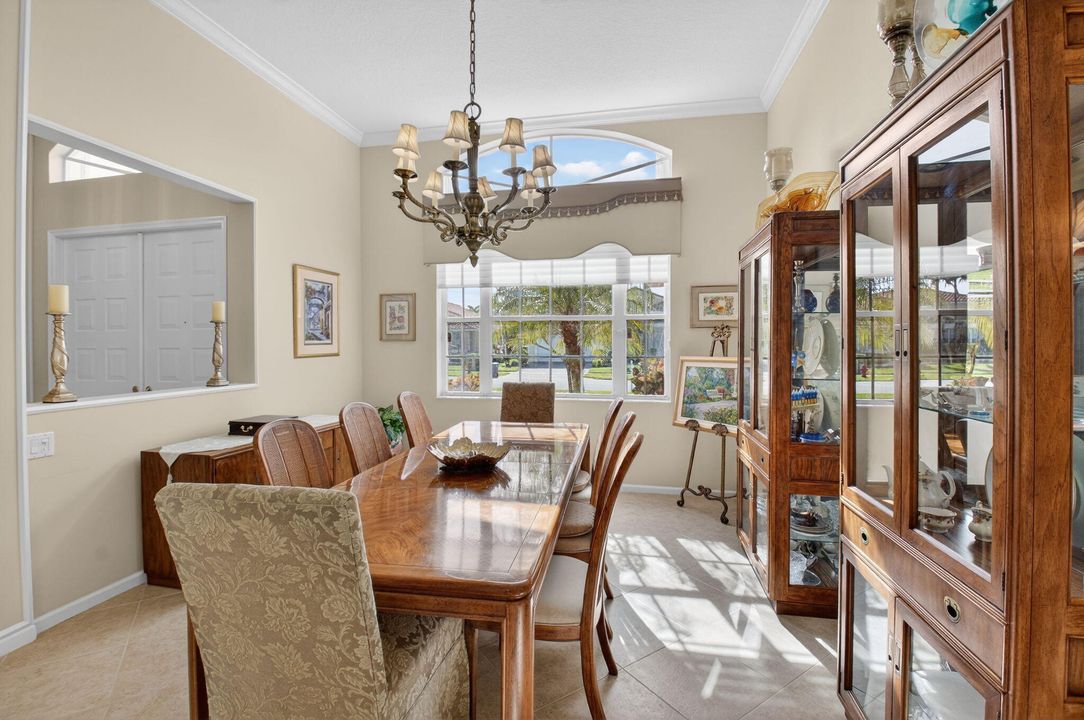 En Venta: $590,000 (3 camas, 2 baños, 2445 Pies cuadrados)