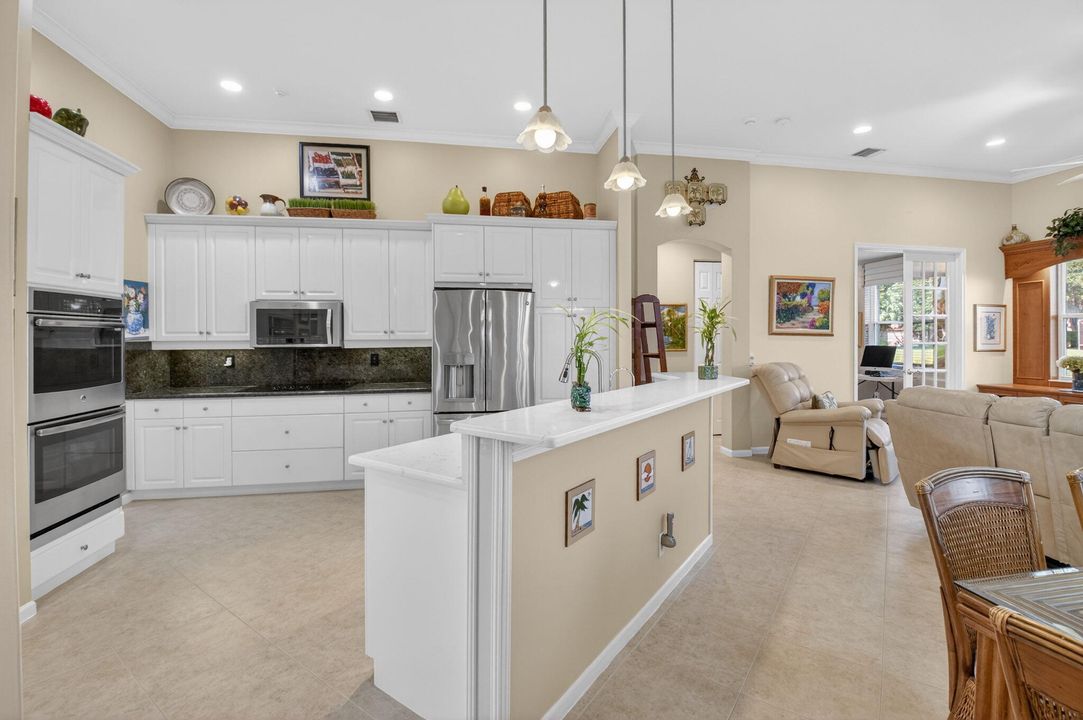 En Venta: $590,000 (3 camas, 2 baños, 2445 Pies cuadrados)