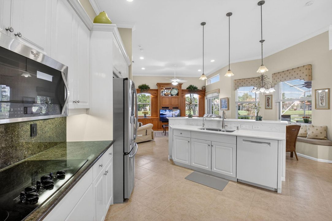 En Venta: $590,000 (3 camas, 2 baños, 2445 Pies cuadrados)