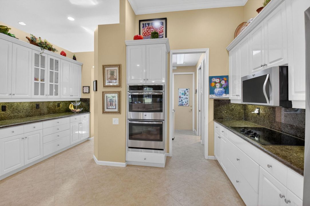 En Venta: $590,000 (3 camas, 2 baños, 2445 Pies cuadrados)